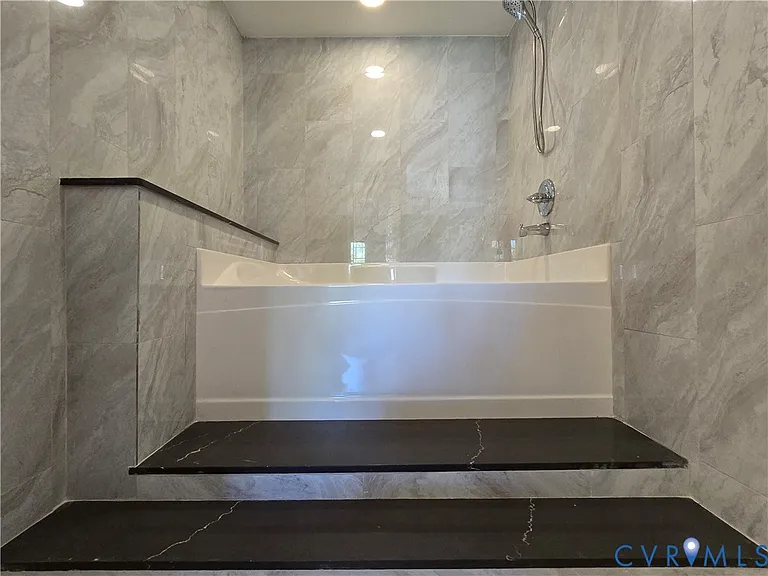 419 Airycrest Dr — Photo 9