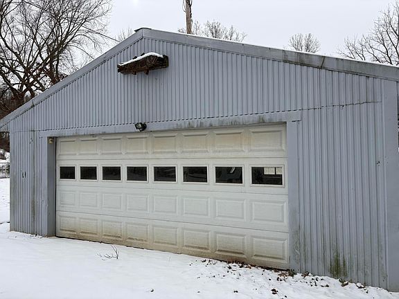 3rd image of 9120 Shady Ln