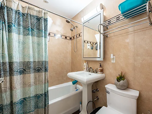 Rented by Daniel Gale Sotheby's International Realty | media 13