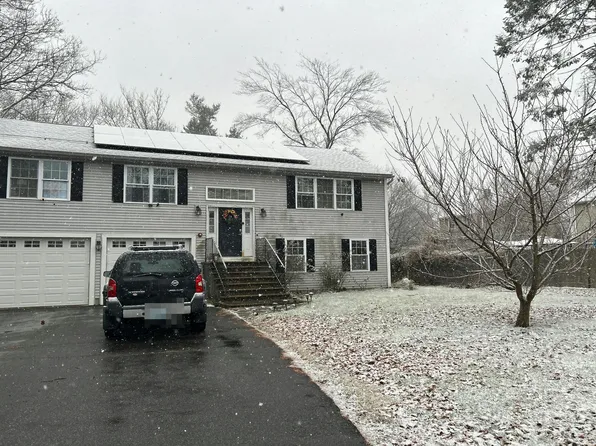 6 Amber Ave E, Rumford, RI 02916