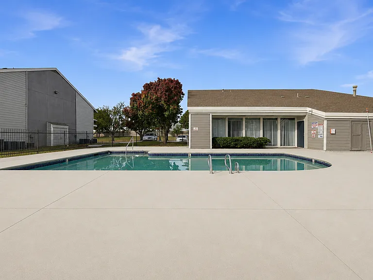 Woodland HIlls Apartments — Photo 35