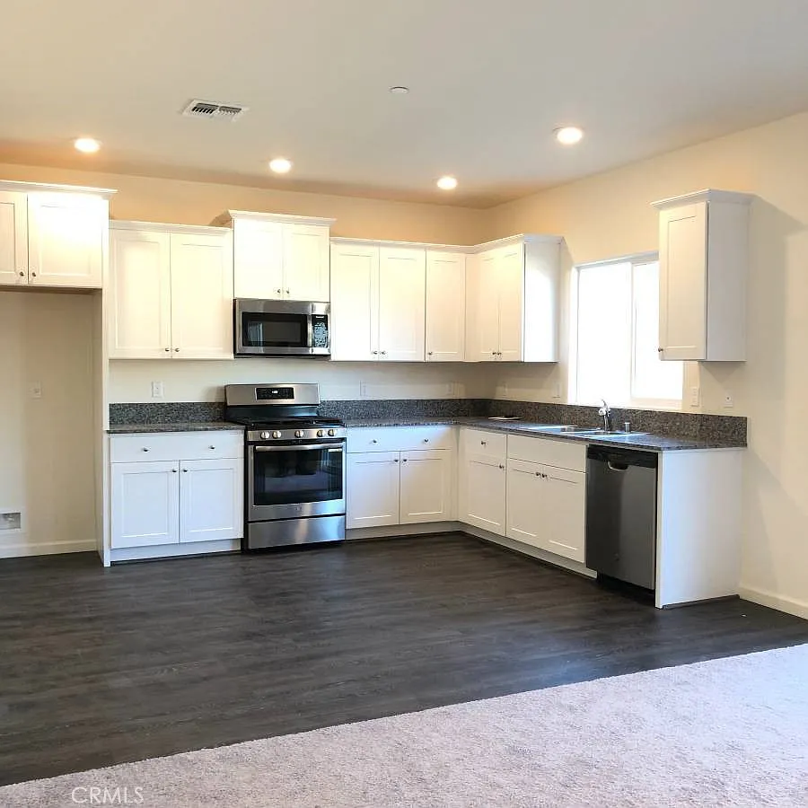 Building Photo - 623 Phelps Dr