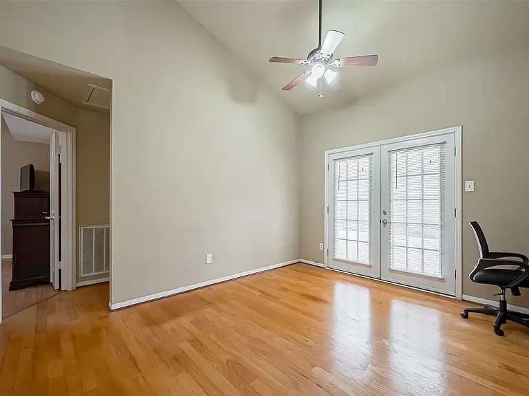 3318 Beech Point Dr — Photo 3