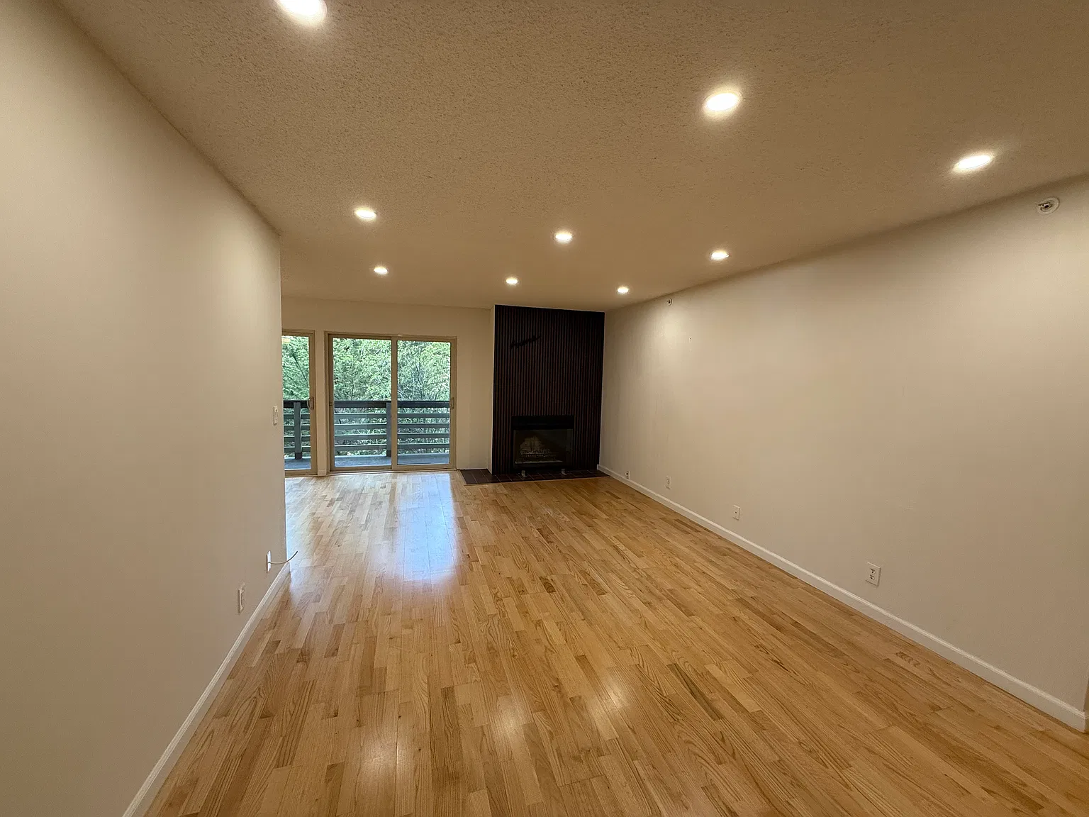 3 bed, 1242 sqft, $4,450 — Photo 4