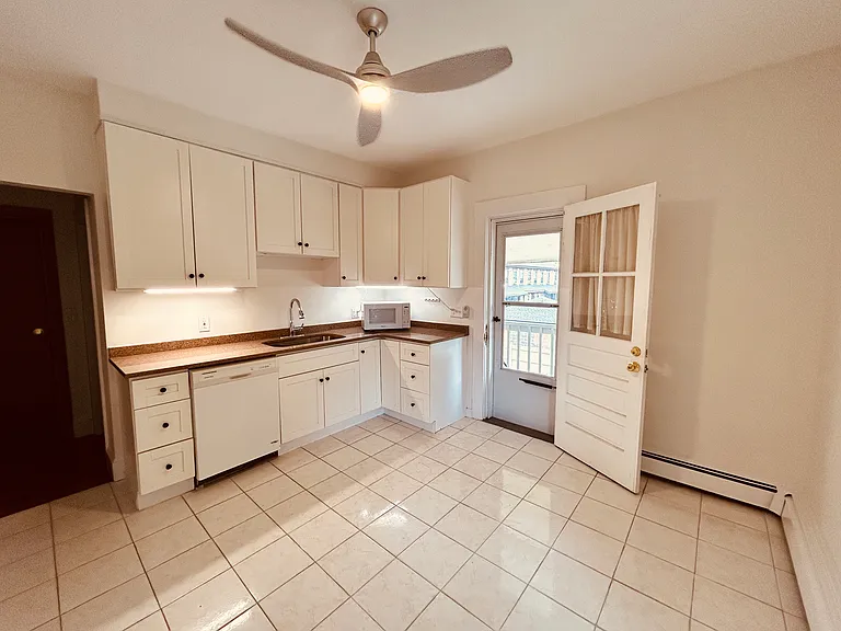 127 Brown St #3 — Photo 10