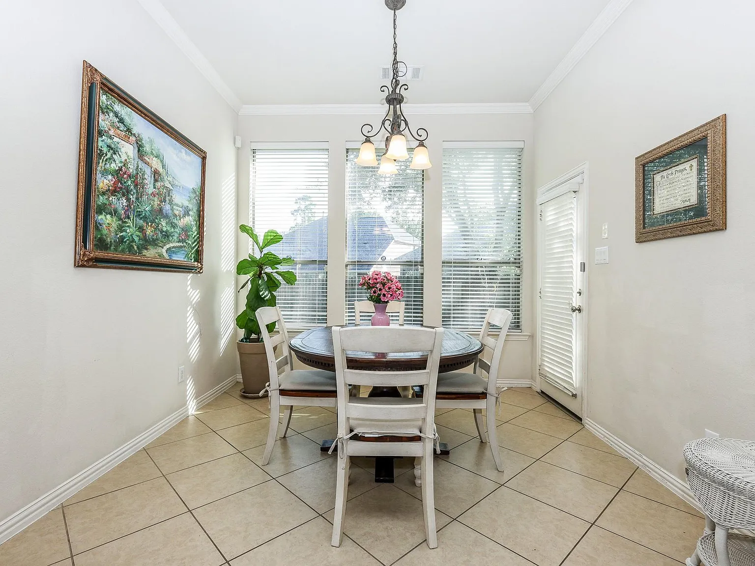 4 bed, 4.0 bath, 4043 sqft, $3,800 — Photo 4