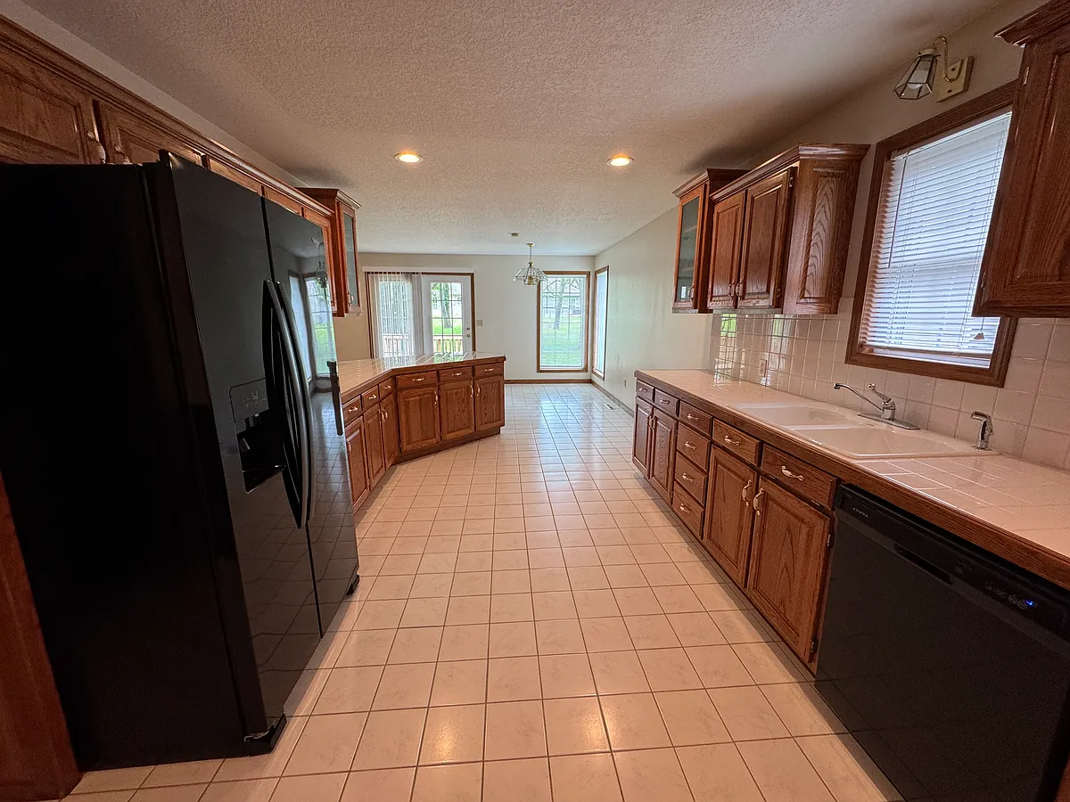 Kitchen - 1005 E 22nd St