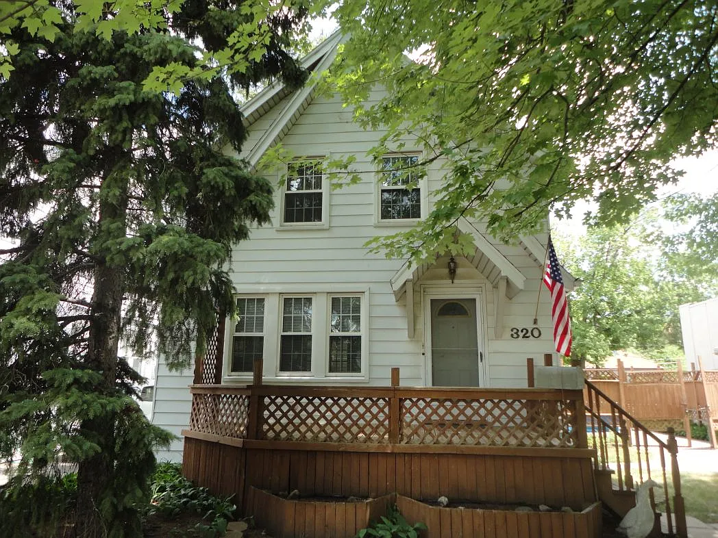 320 Saint Louis St photo 1