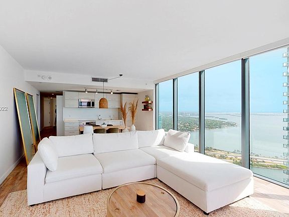 4th image of 650 NE 32nd St Penthouse 5