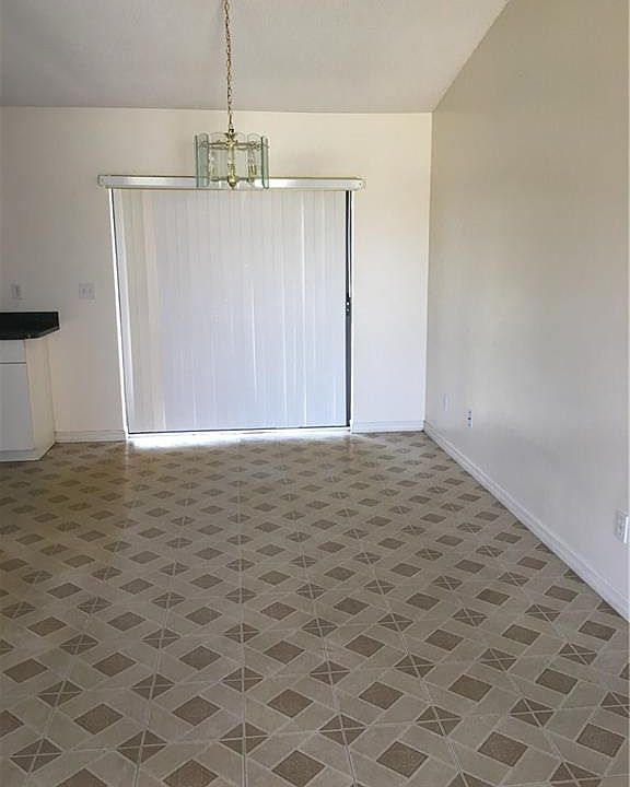 2nd image of 858 SW Idol Ave