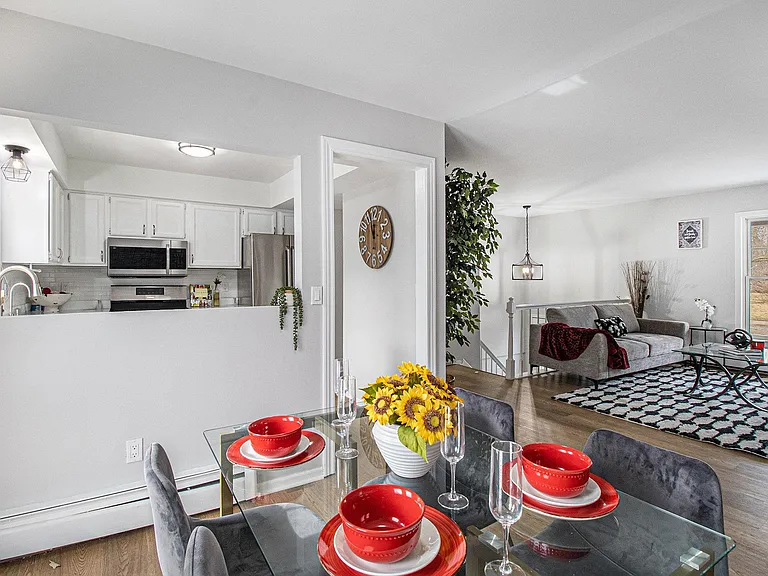 13428 Sequoia Ln — Photo 11
