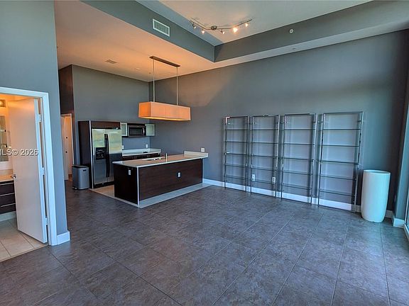 2nd image of 1900 N Bayshore Dr APT 505