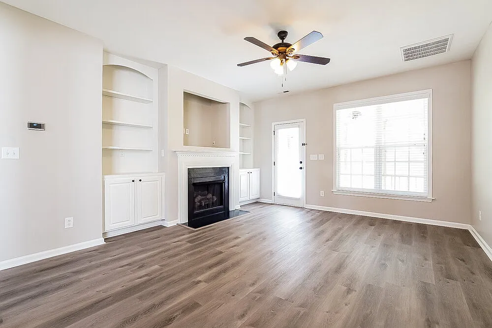 3 bed, 2.5 bath, 1635 sqft, $2,105 — Photo 4