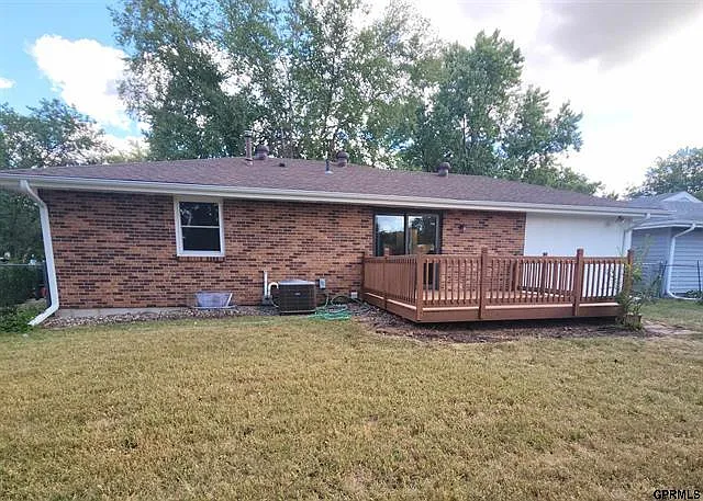 4612 Colfax Cir — Photo 2