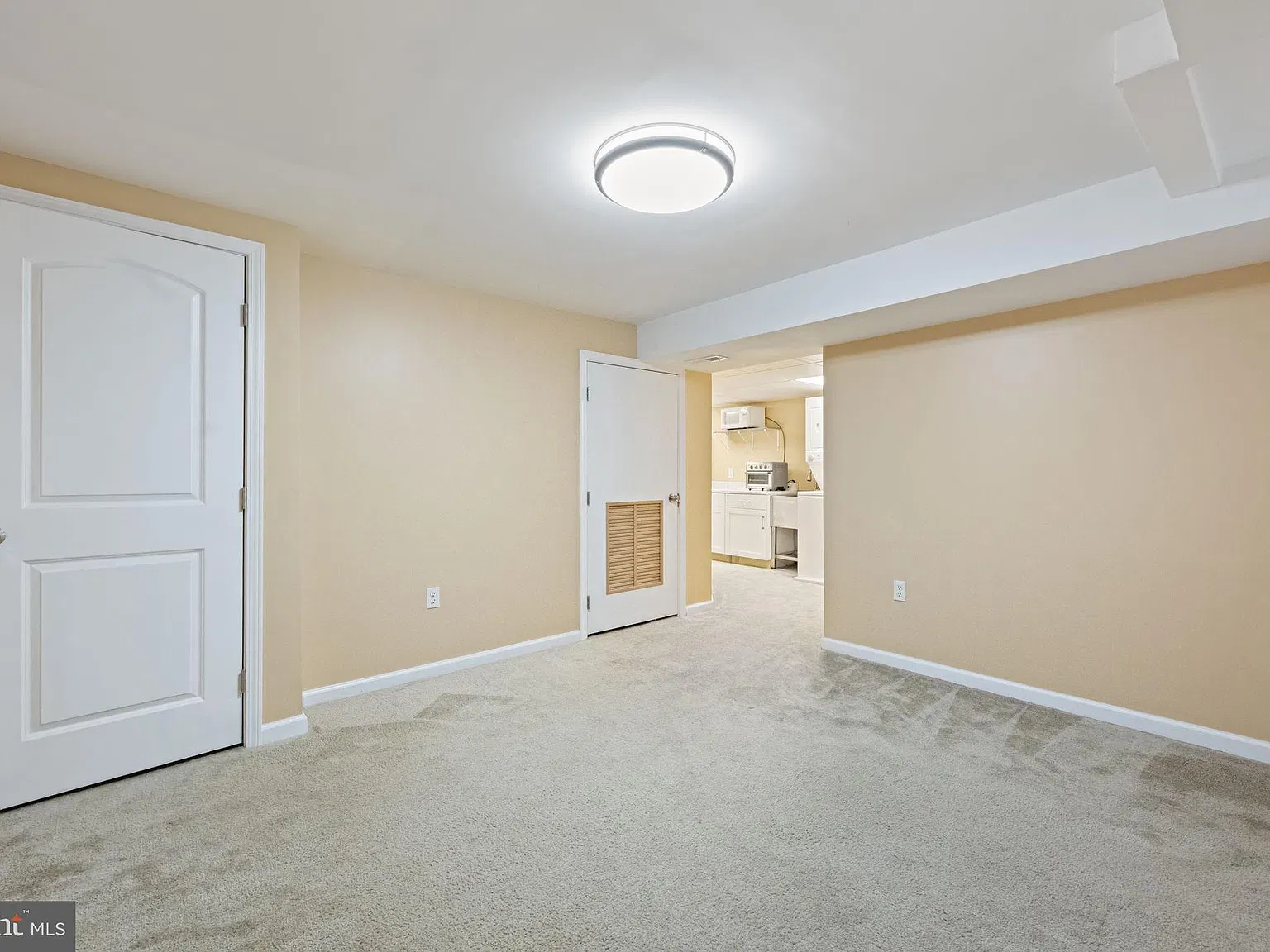 1 bed, 1.0 bath, 2329 sqft, $1,600 — Photo 3
