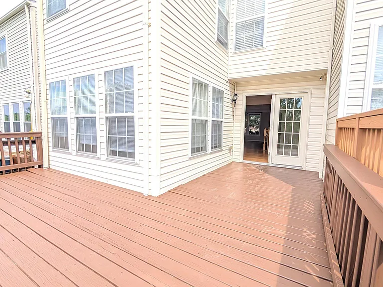 211 Shirley Sq SE — Photo 36