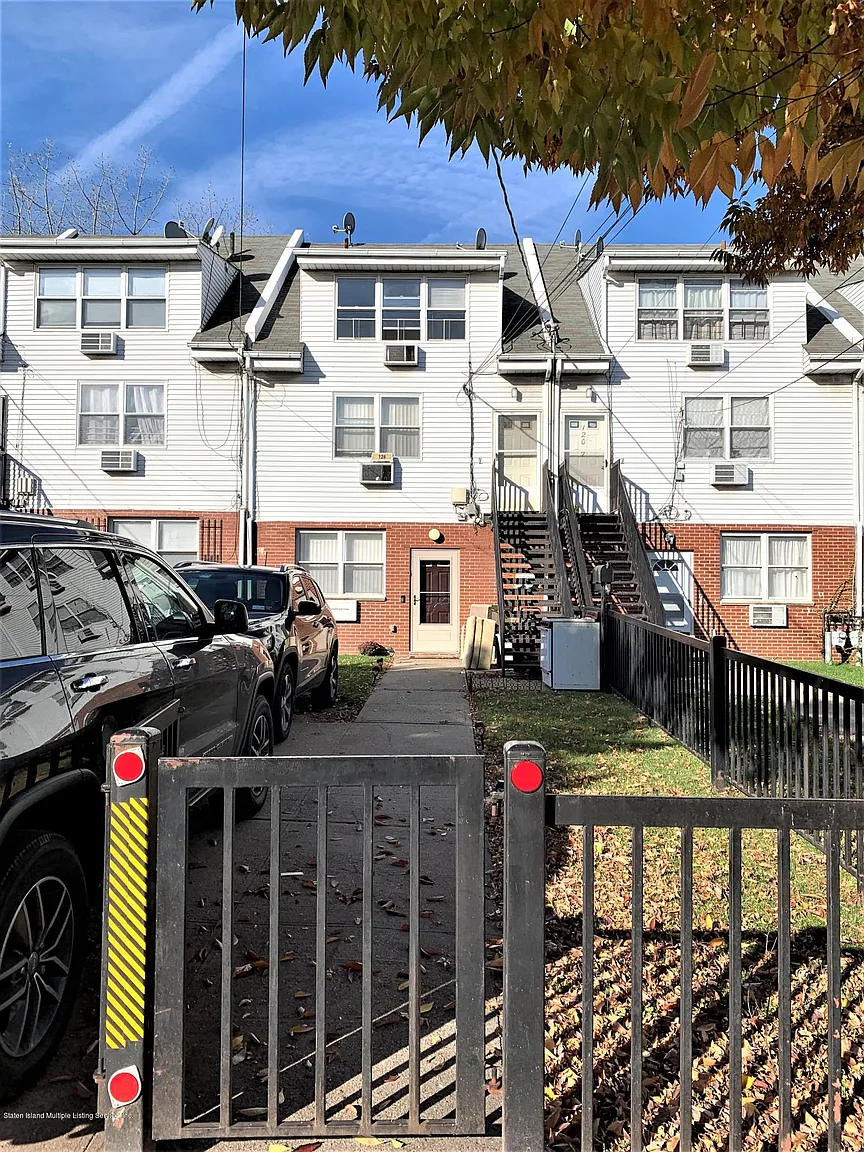 124 Nicholas Ave photo 1
