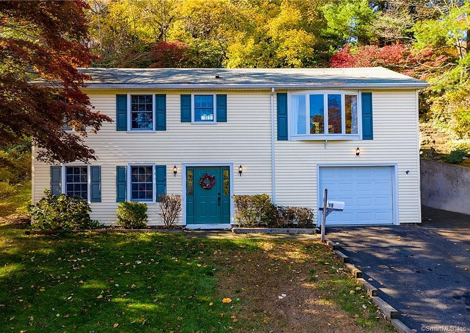 19 Woodlawn Avenue