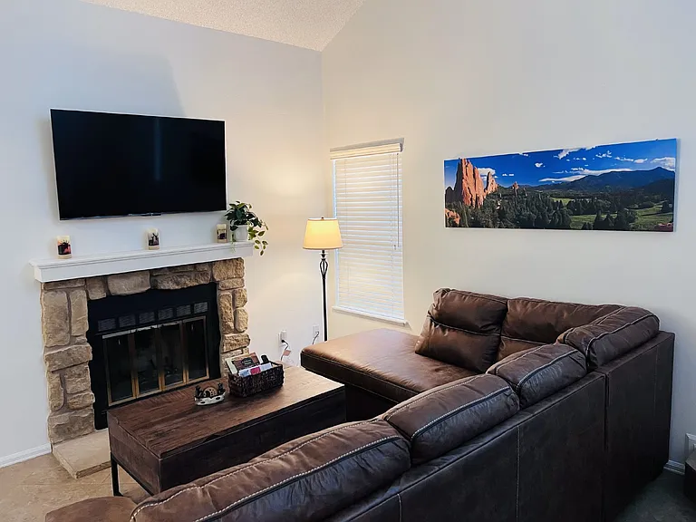 754 Crown Point Dr — Photo 3