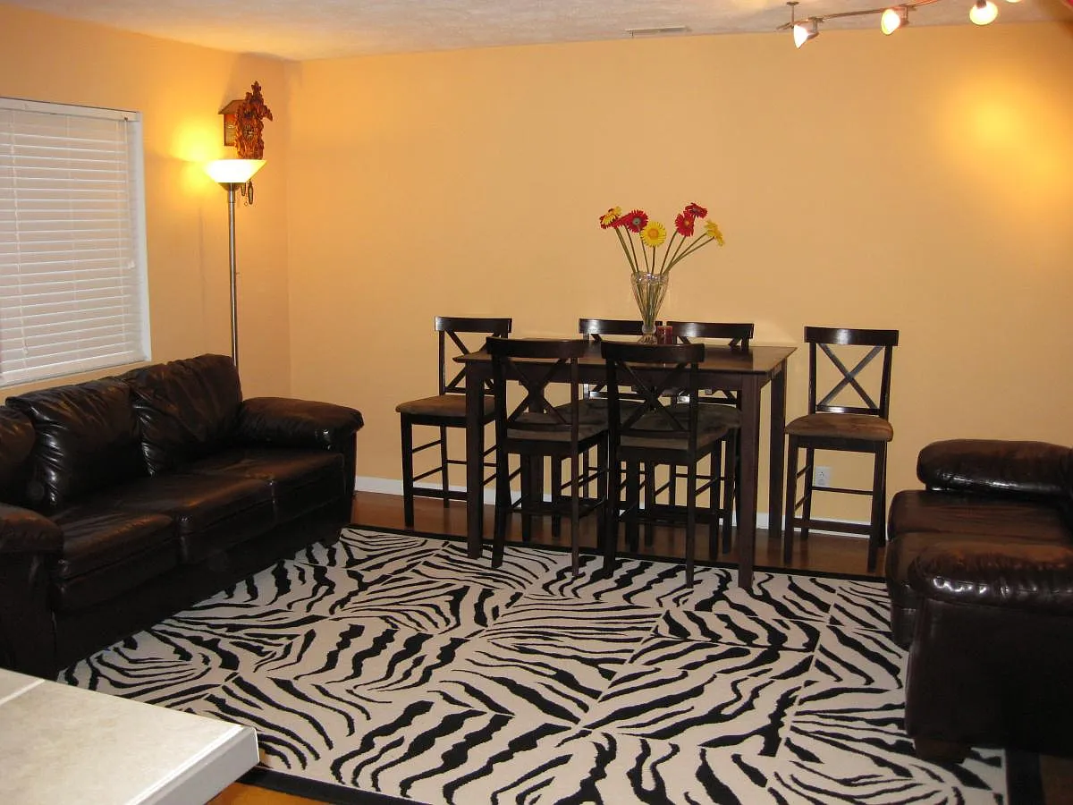2 bed, 700 sqft, $950 — Photo 2