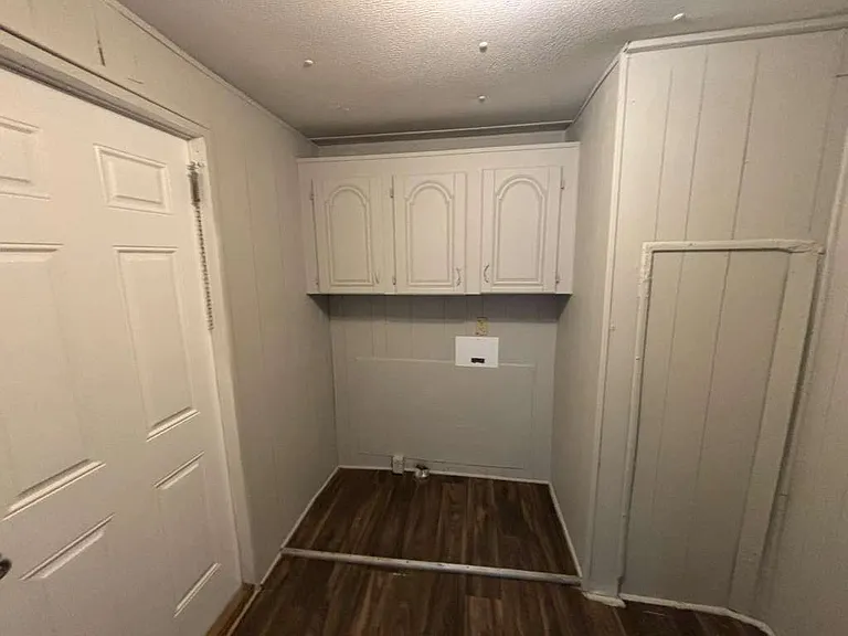 322 Derrick St — Photo 14