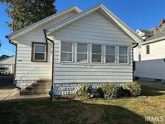 3rd image of 126 E 10th St