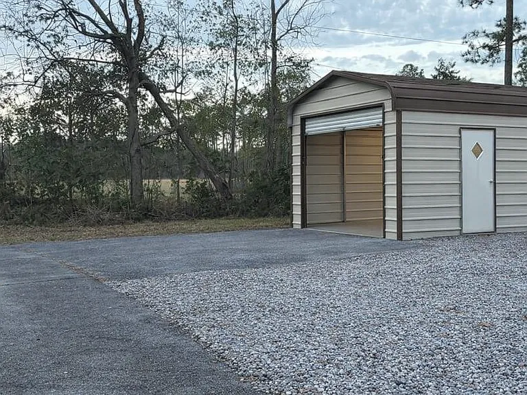 Shop/garage