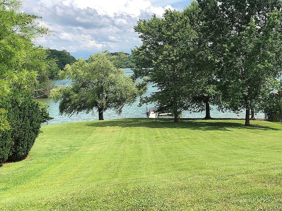 Level lot w/ Mountain views