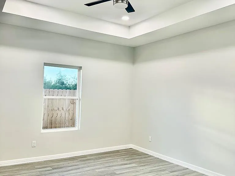 7005 Heliconia Dr — Photo 15