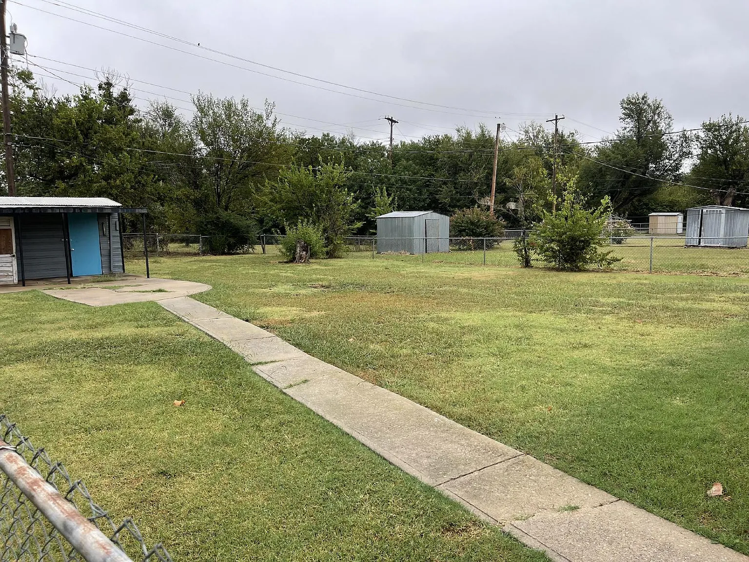 3 bed, 1.0 bath, 929 sqft, $1,050 — Photo 4