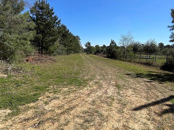 4th image of 925 County Line Rd