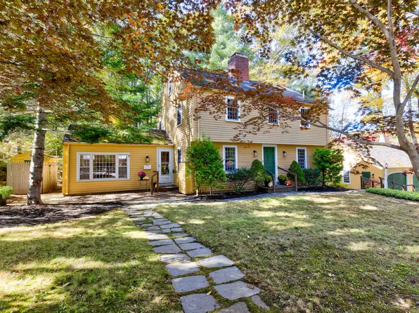 12 Locksley Road, Cape Elizabeth, ME 04107