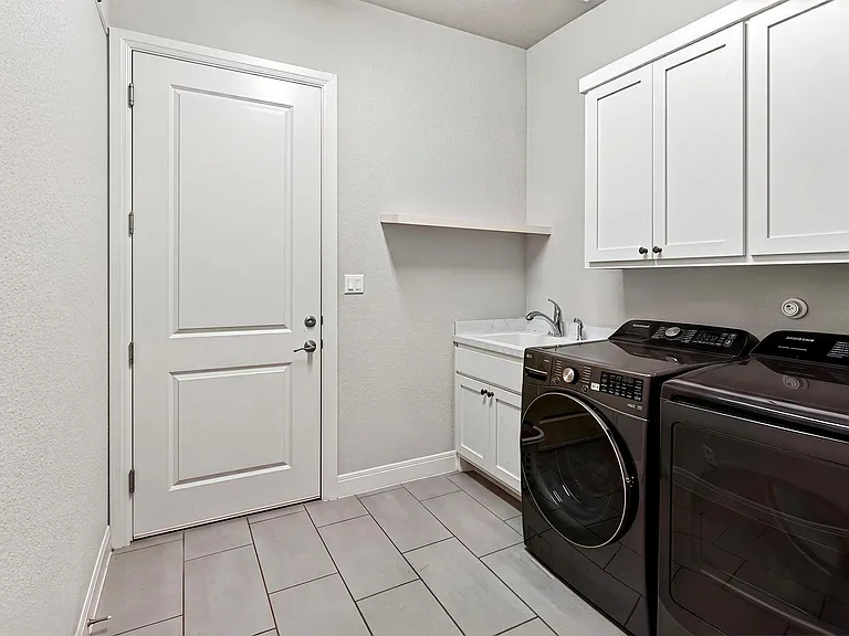 402 Gulfton St — Photo 21