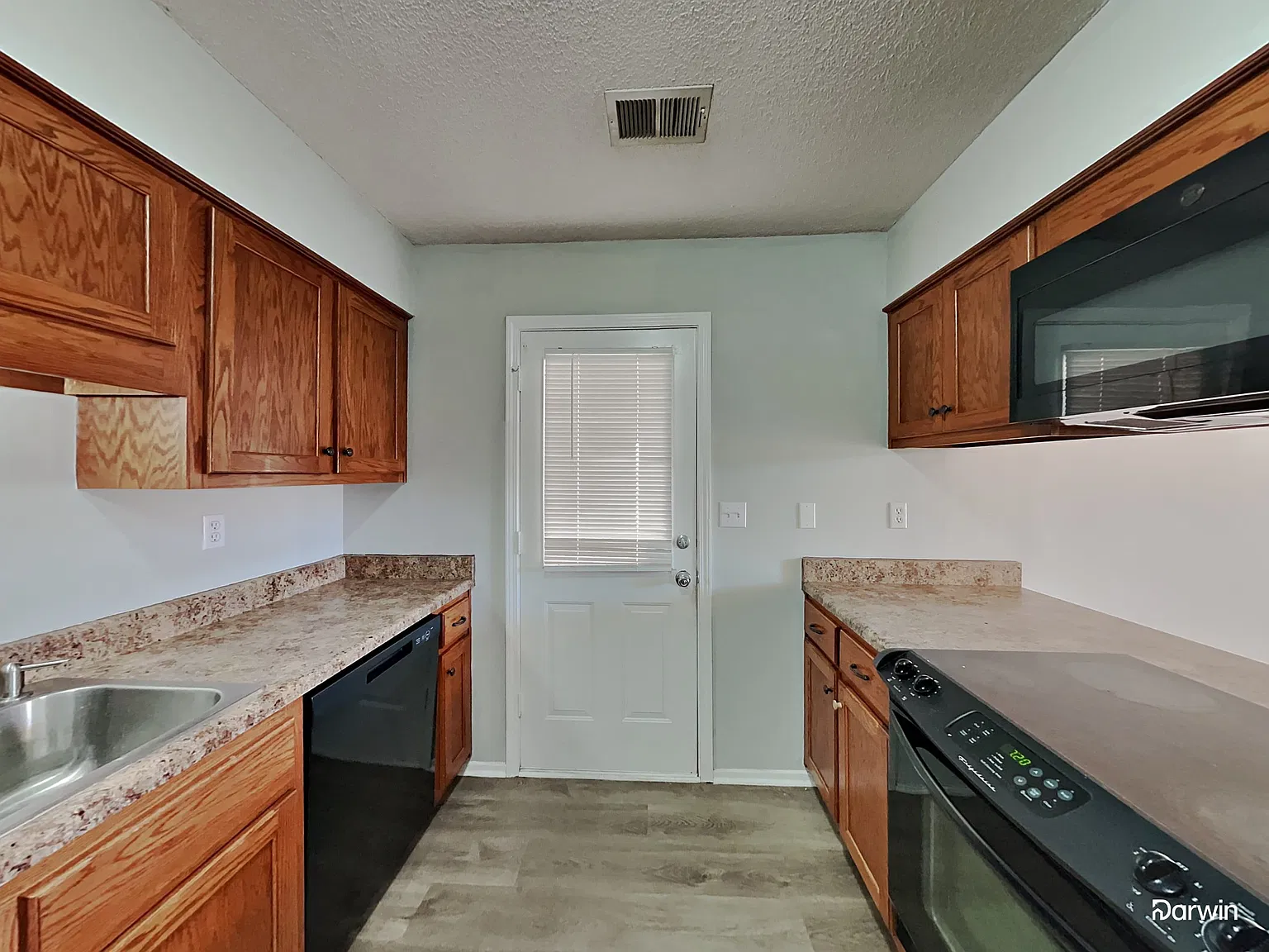 3 bed, 2.0 bath, 1365 sqft, $1,620 — Photo 3