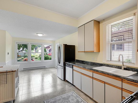 3rd image of 4146 Blaisdell Ave
