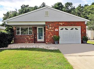 7 Point Blanche Ct, Toms River, NJ 08757