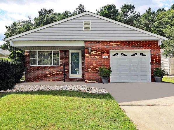 7 Point Blanche Court, Toms River, NJ 08757