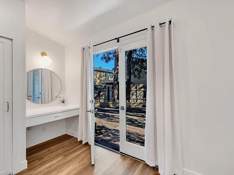 5338 Campo Rd — Photo 10