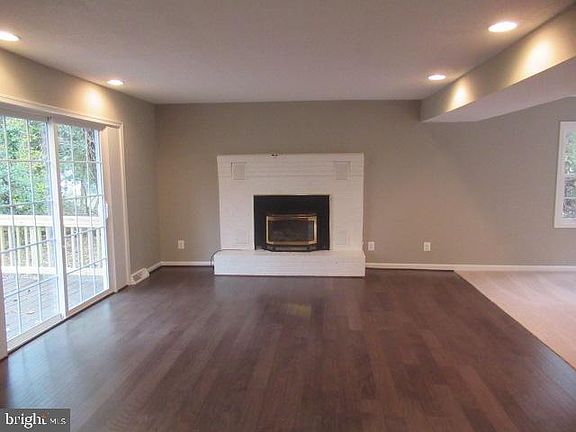 4th image of 45884 W Sunrise Dr