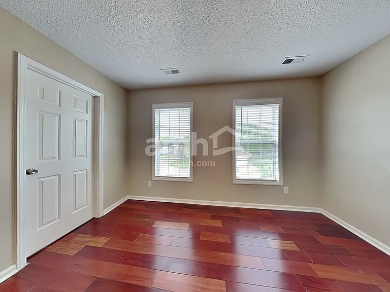 400 Wyndham Ave — Photo 10