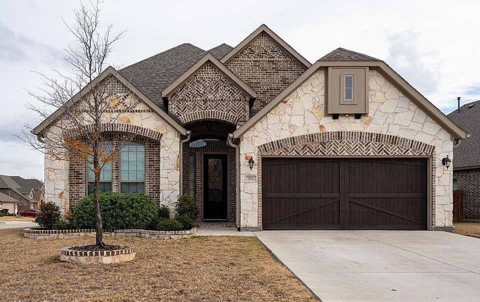 1st image of 952 Cloudlock Dr