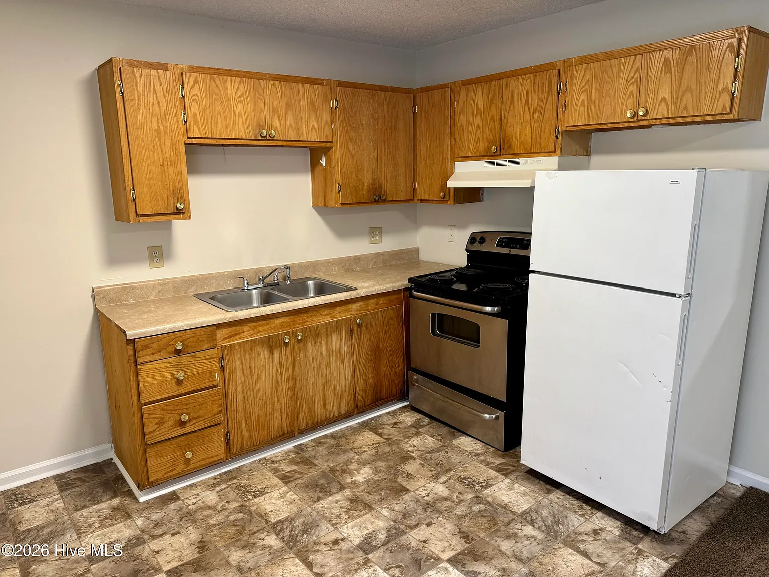 2 bed, 1.0 bath, $750 — Photo 4