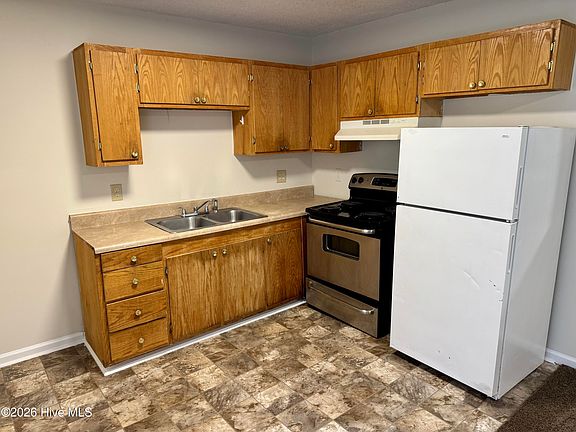 4th image of 3211 Summer Pl Unit 17