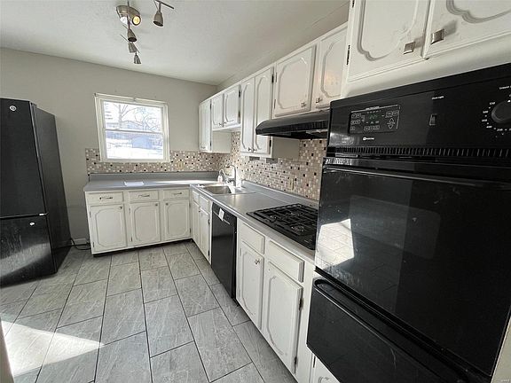 3rd image of 11724 Benedetta Dr