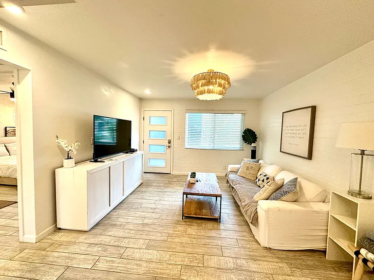 1 and 2 Bedrooms Great Location with Community Pool and Onsite Laundry! 1/2 of Mile from U of A — Photo 42