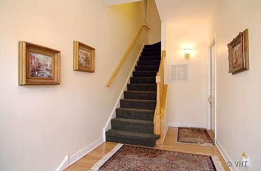 2nd image of 853 W Wrightwood Ave #B