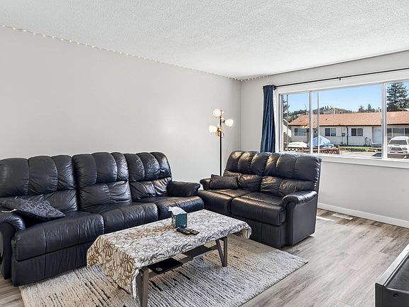 3rd image of 1676 Selwyn Rd