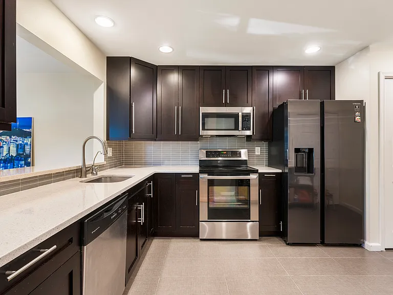 1504 Westgate Dr — Photo 8