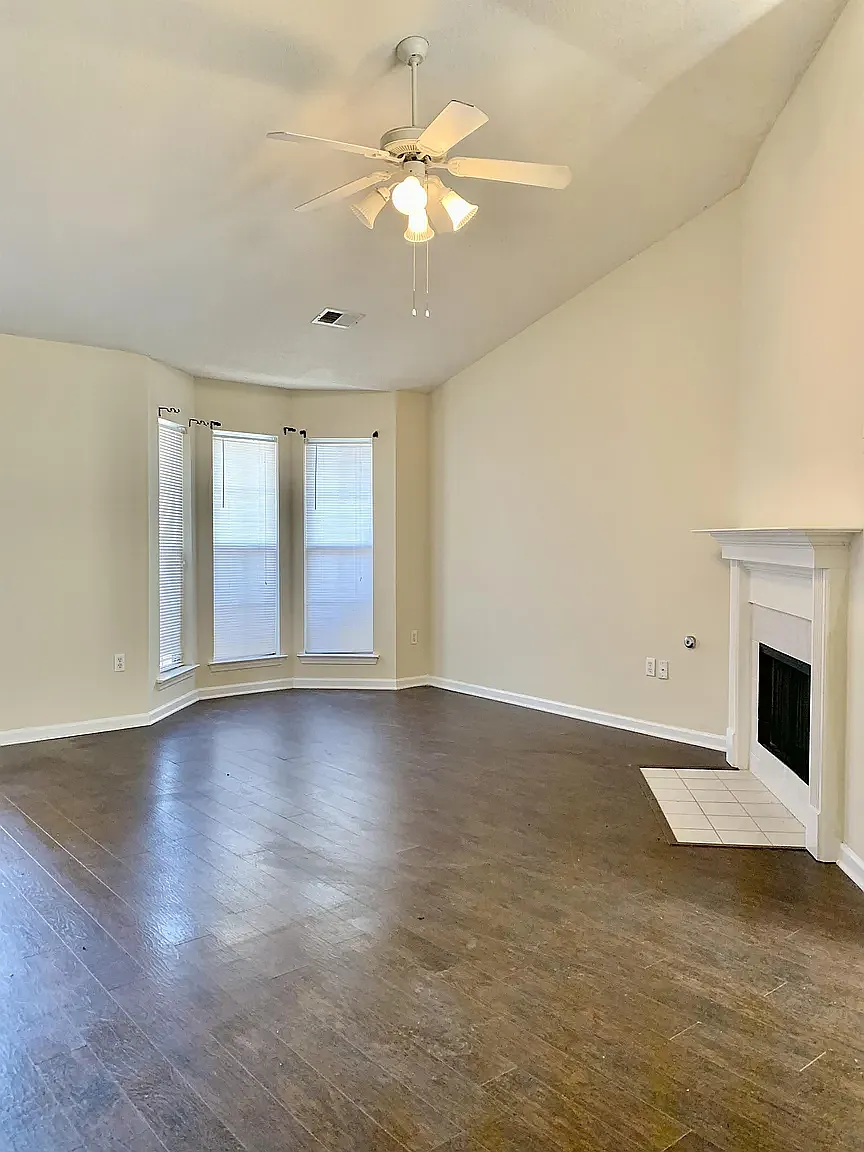 3 bed, 1214 sqft, $1,650 — Photo 2