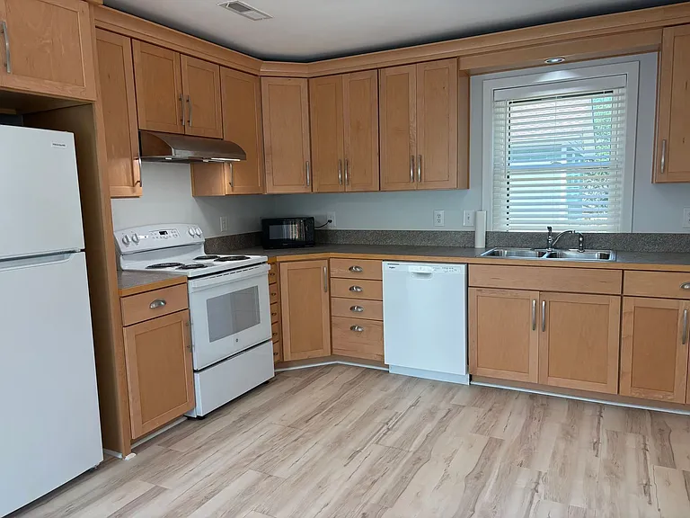 1005 Indian Dr — Photo 25